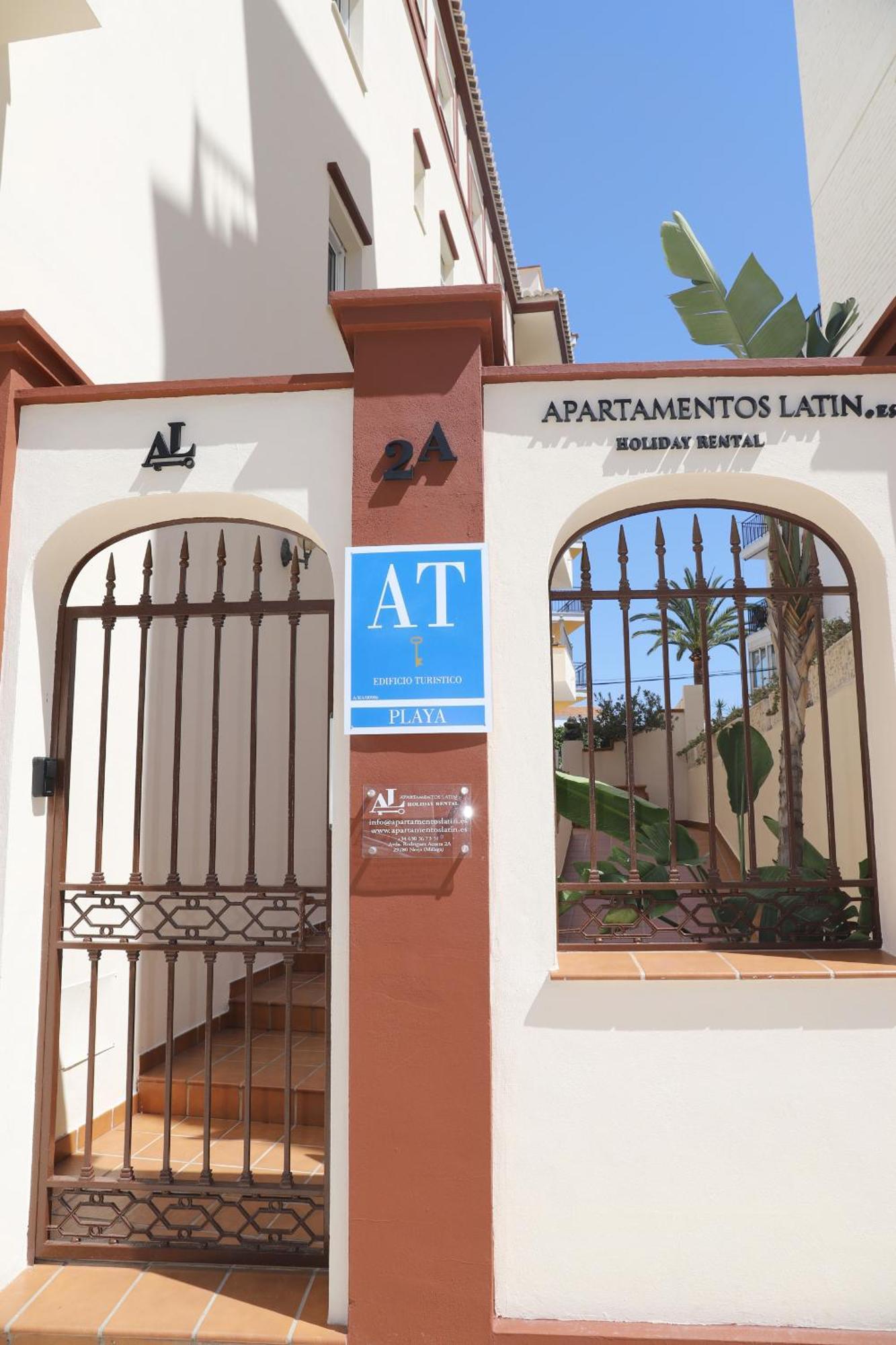 Apartamentos Latin Nerja Bagian luar foto