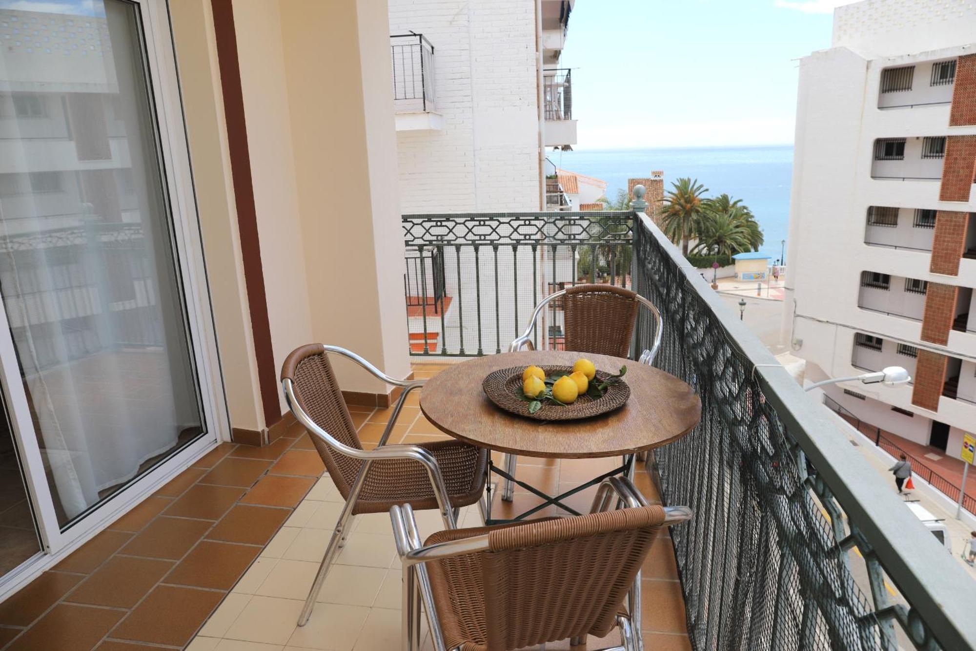 Apartamentos Latin Nerja Bagian luar foto