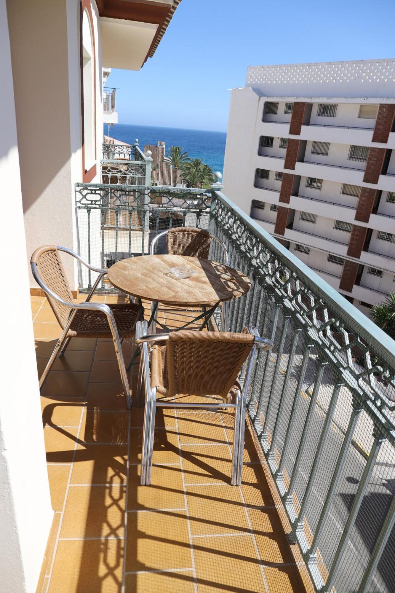 Apartamentos Latin Nerja Bagian luar foto
